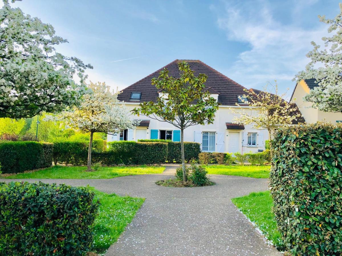 Chambres d'hôtes à thèmes à 2,4Km du parc Magny-le-Hongre Exterior foto