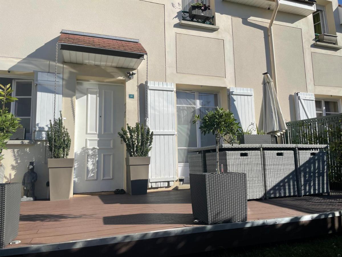 Chambres d'hôtes à thèmes à 2,4Km du parc Magny-le-Hongre Exterior foto